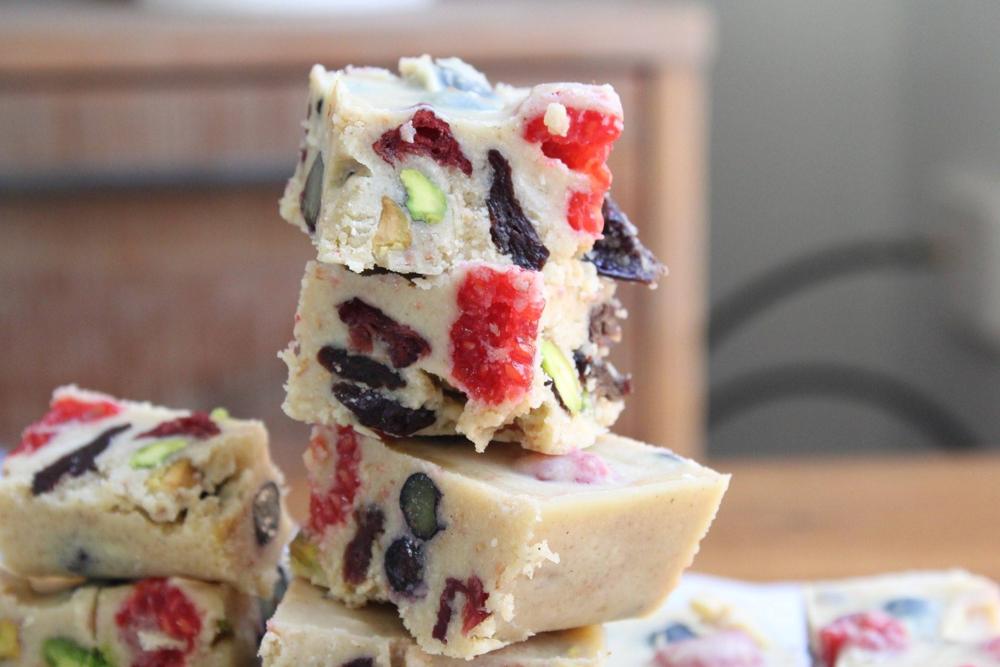 white-christmas-rocky-road-paleo-vegan