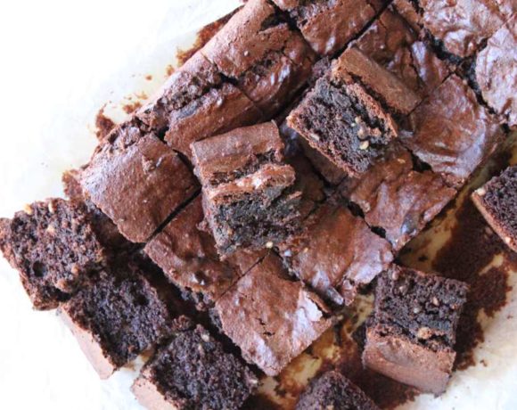 Fudgy Choc Chip Brownies (paleo. low carb)